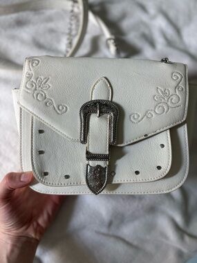 FESTIVAL READY Western Cream Buckle Crossbody Bag with Chain